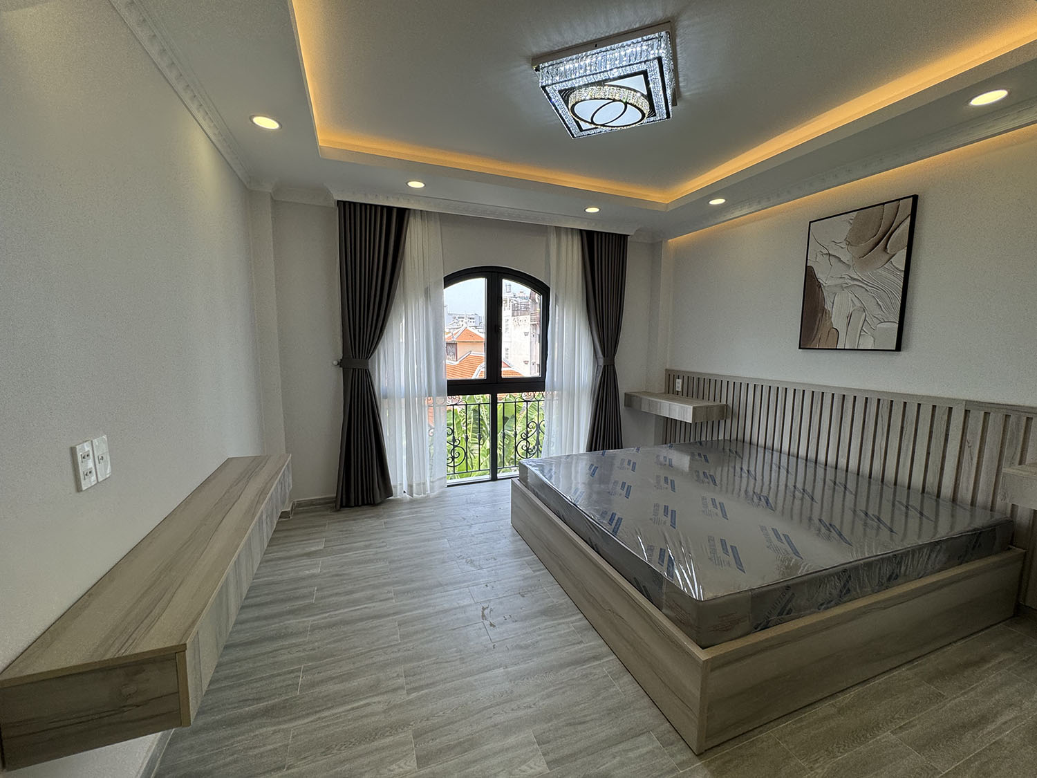 Nhà phố mới 100%, DTKV: 4mx12,5m, vuông, 4 tầng, full nội thất, hẻm xe hơi khu Vip NGUYỄN VĂN TRỖI